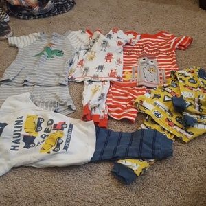 5 pair of 2T jammies Carters